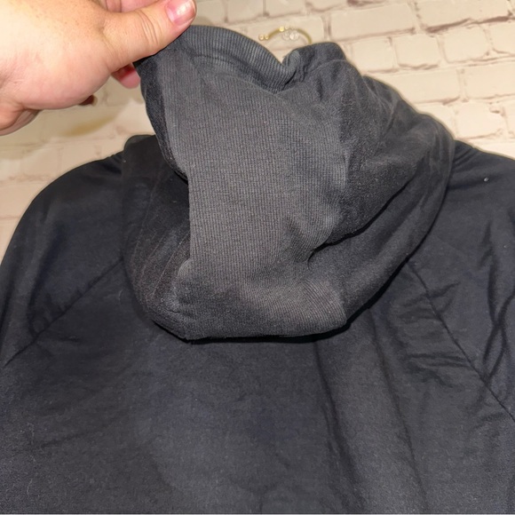 GYMSHARK Cropped Logo Hoodie, size Large - Picture 8 of 9